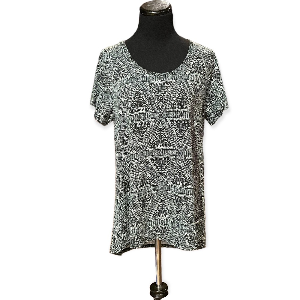 L Lularoe NEW Classic Tee Gorgeous Design Large